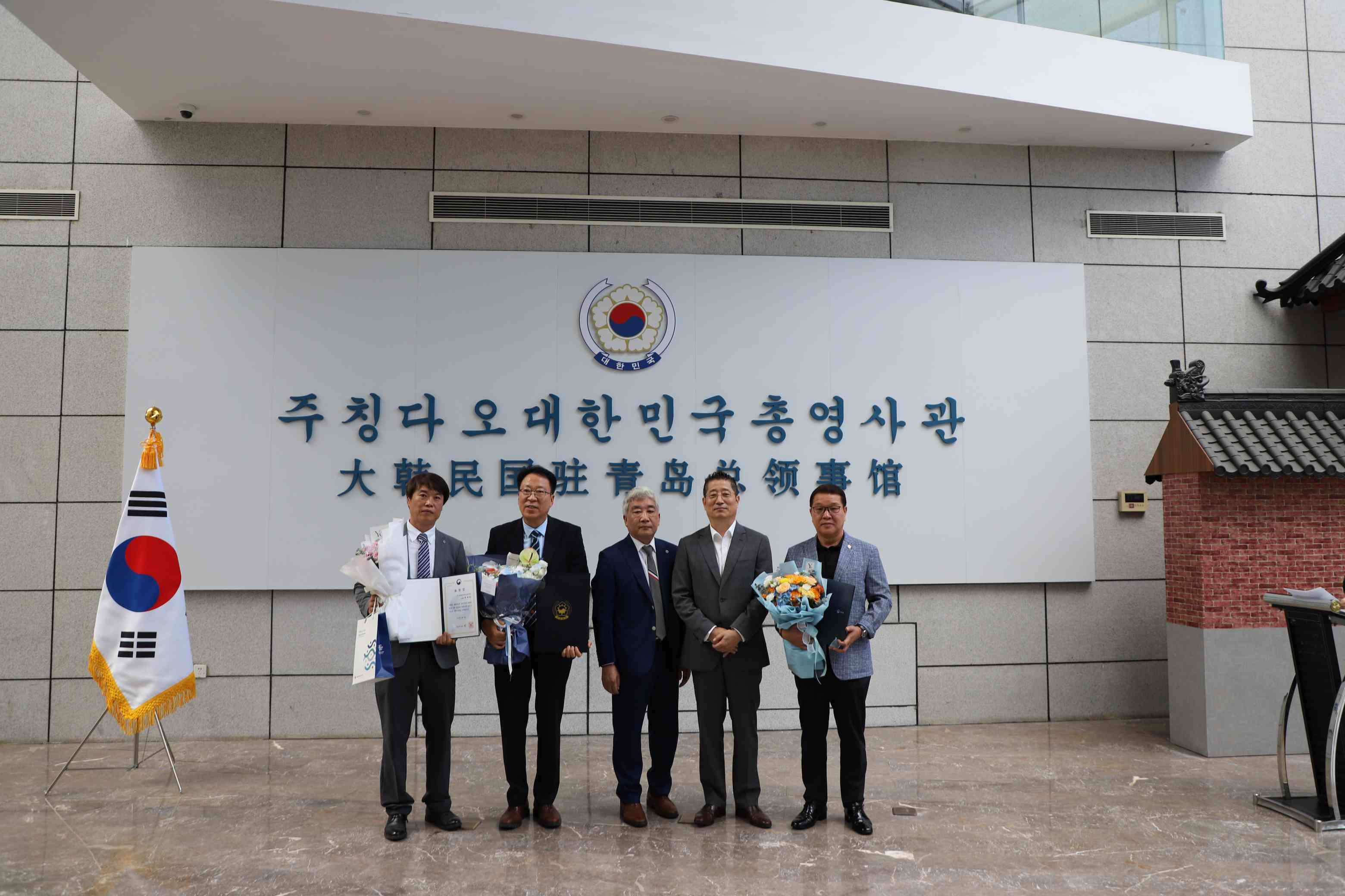 为纪念2022年第16届世界韩人日，举办有功在外同胞表彰仪式