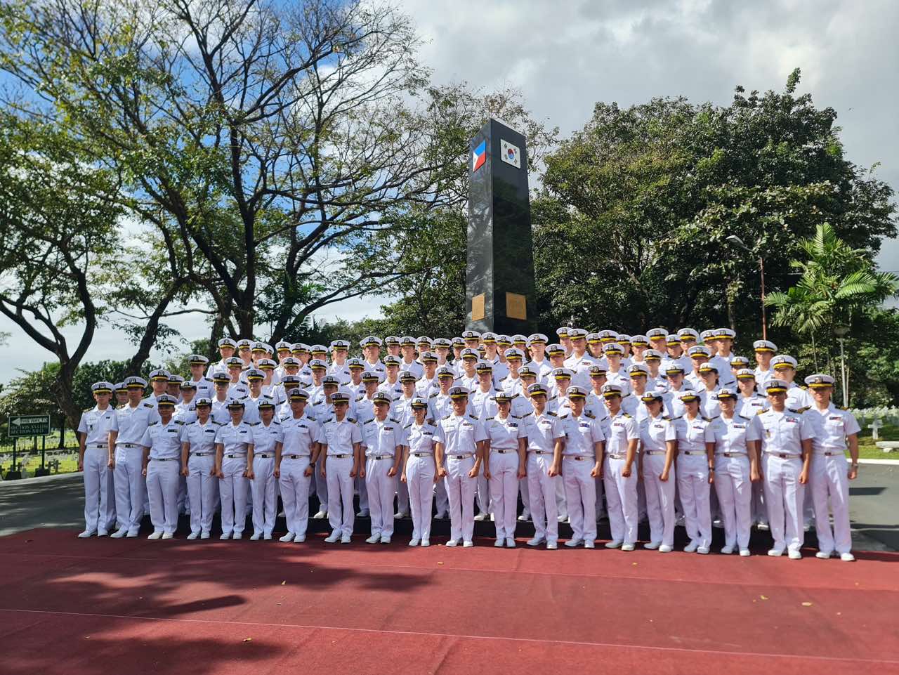 ROK Navy Ships Hansando and Hwacheon took an official visit to Manila (12.27.)