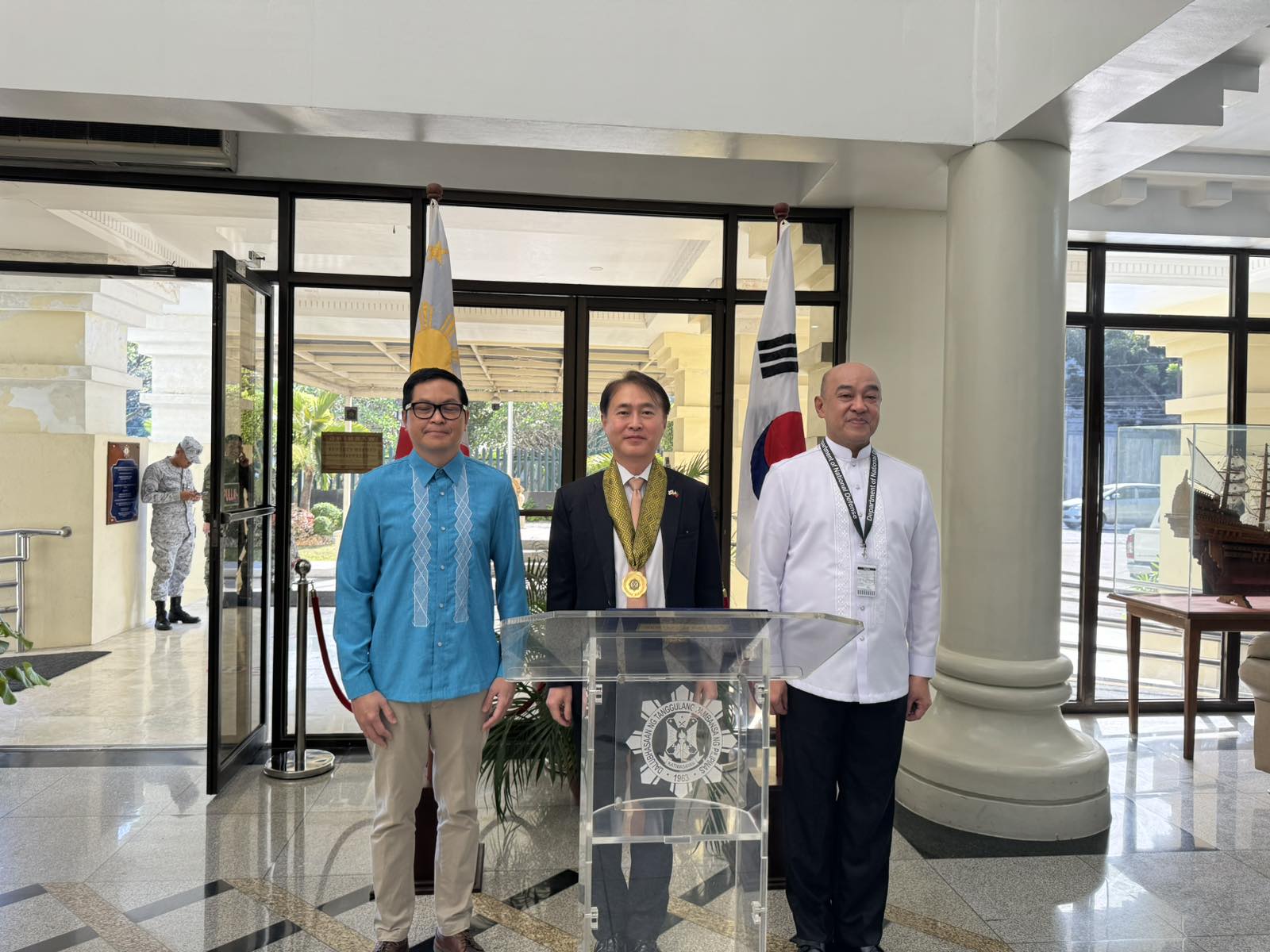 Ambassador Lee delivered a lecture at the National Defense College of the Philippines