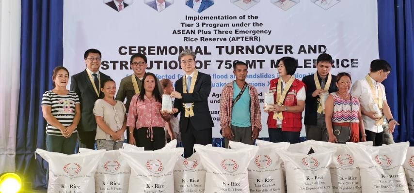 ROK Government donates 750 metric tons of rice to the Philippines (2.28)