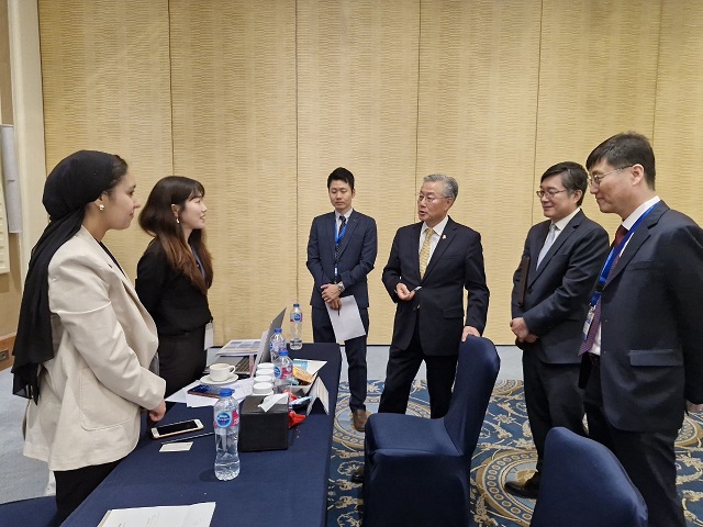 زيارة السفير كيم يونج هيون لمؤتمر مشاورات التصدير المصرية 