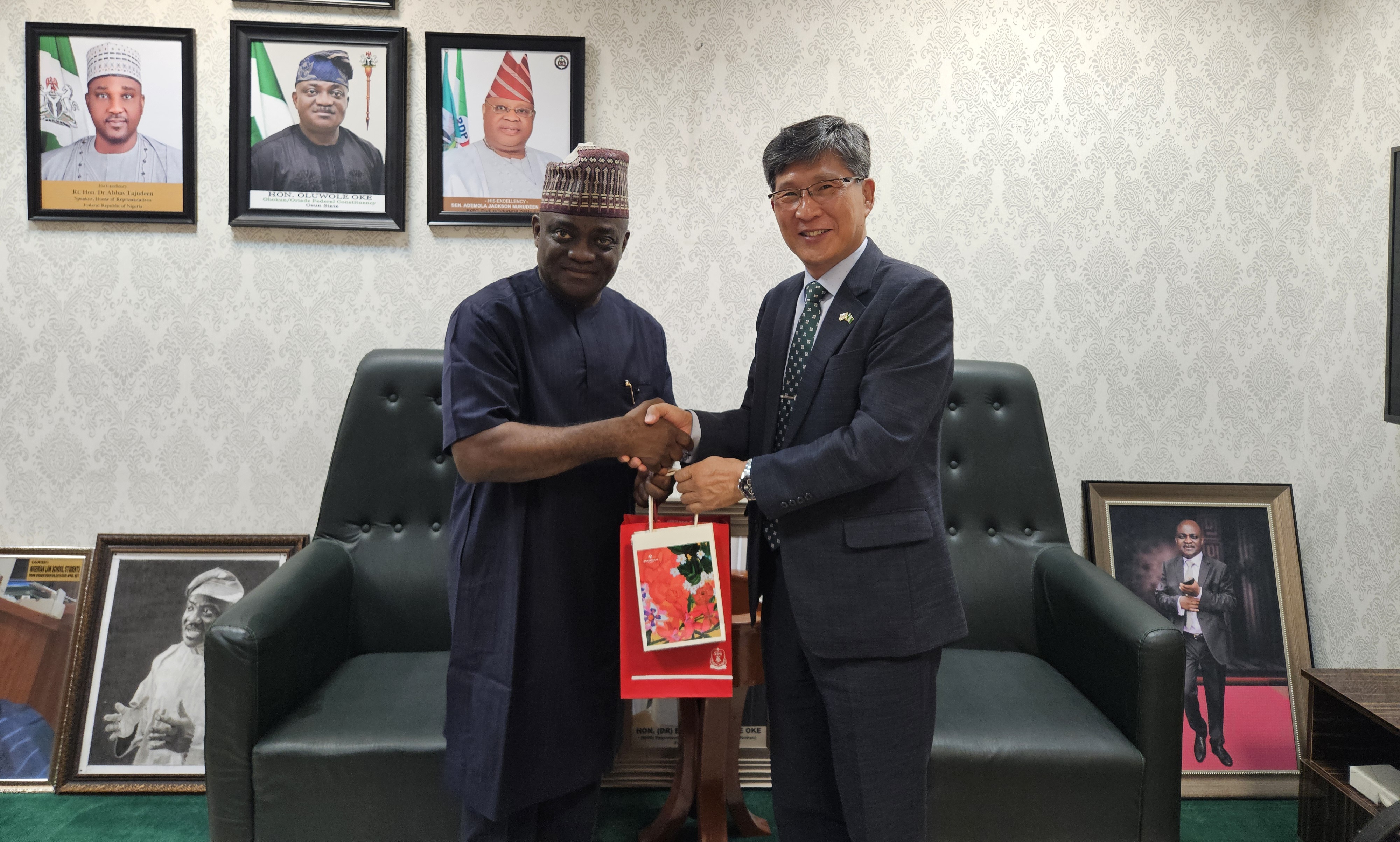  Amb. KIM Met with Hon. Oluwole Oke, the Chairman of House Committee on Foreign Affairs