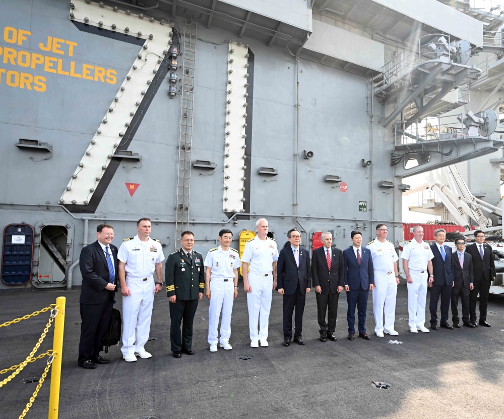 Foreign Minister Cho Tae-yul‘s Visit to Aircraft Carrier USS Theodore Roosevelt