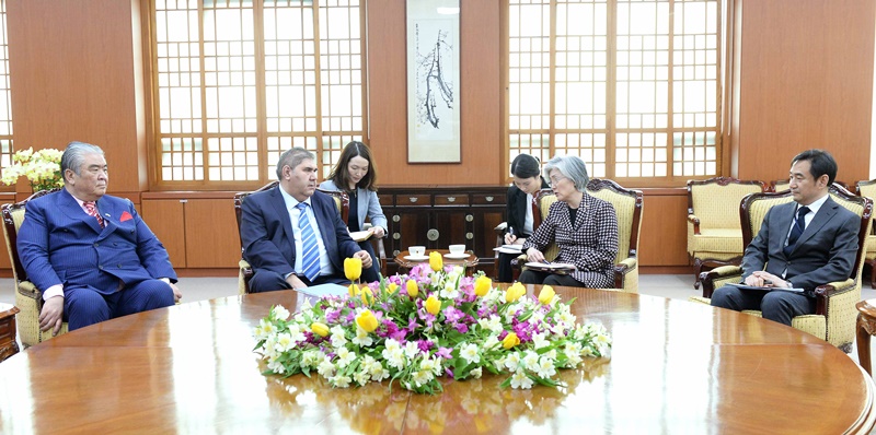 FM Meets with Uzbek Deputy Prime Minister in Charge of Investments and Foreign Trade