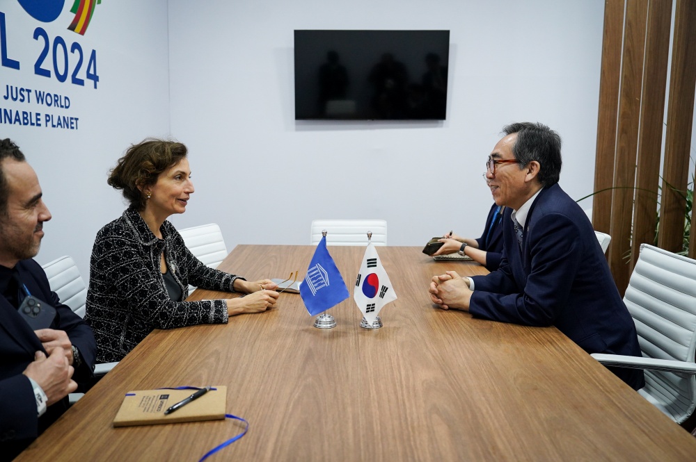 조태열 장관, 유네스코 사무총장 면담