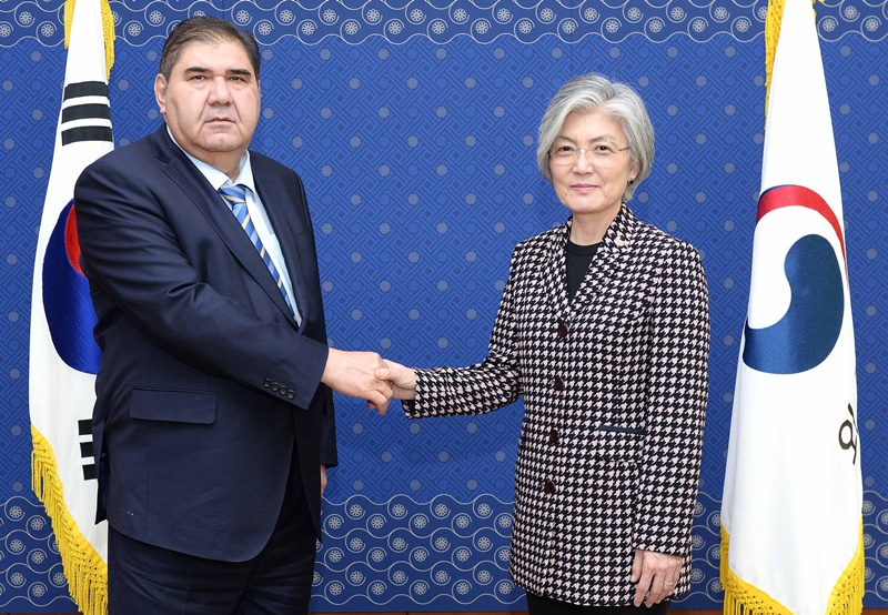 FM Meets with Uzbek Deputy Prime Minister in Charge of Investments and Foreign Trade