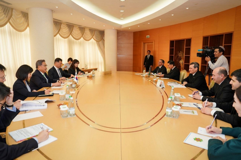 박진 장관, 투르크메니스탄 최초 공식 방문