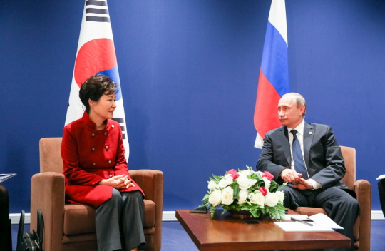[프랑스·체코 순방] 박근혜 대통령, ‘푸틴’ 러시아 대통령과 정상회담
