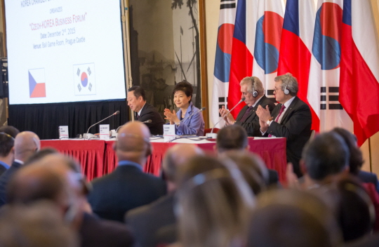 [프랑스·체코 방문] 박근혜 대통령, 한·체코 비즈니스 포럼 참석