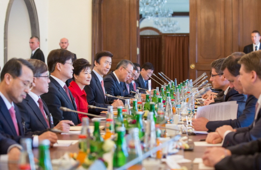 [프랑스·체코 방문] 박근혜 대통령, 소보트카 체코 총리와 회담 