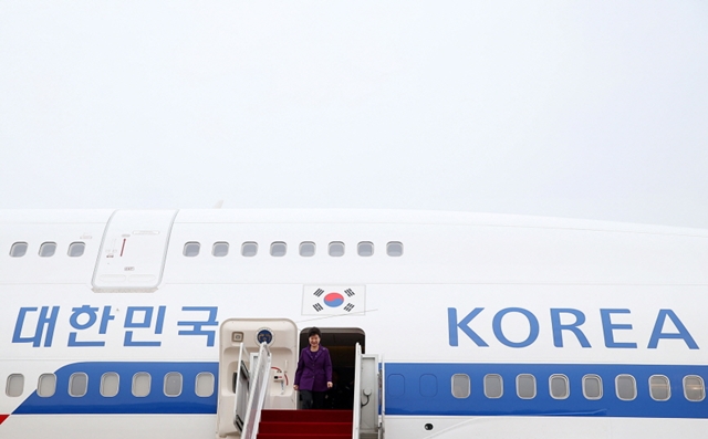 박근혜 대통령, 6박 8일의 핵안보정상회의·멕시코 공식방문 일정을 마치고 귀국
