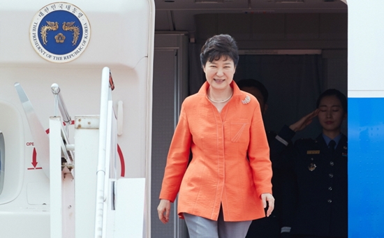 박근혜 대통령, 아세안 관련 정상회의 참석과 라오스 공식방문 위해 라오스 비엔티안 도착