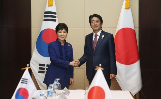 박근혜 대통령, ASEAN 관련 정상회의 참석 계기 한·일 정상회담 개최
